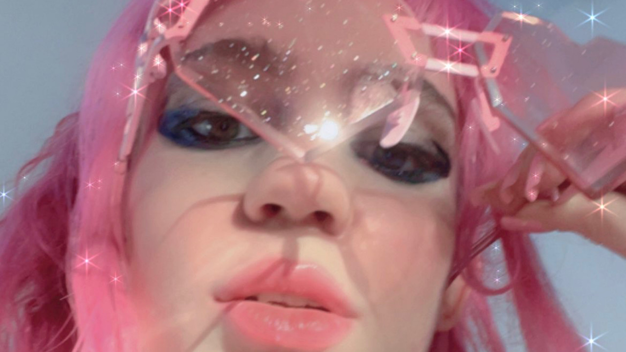 Grimes crea una Ópera Espacial sobre una IA lesbiana en su nuevo disco